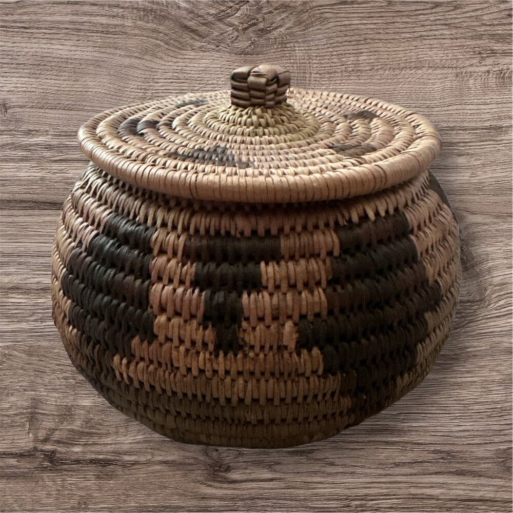 Vintage Native American 
HANDWOVEN COIL Southwest Lidded Basket‎ Jar OOAC